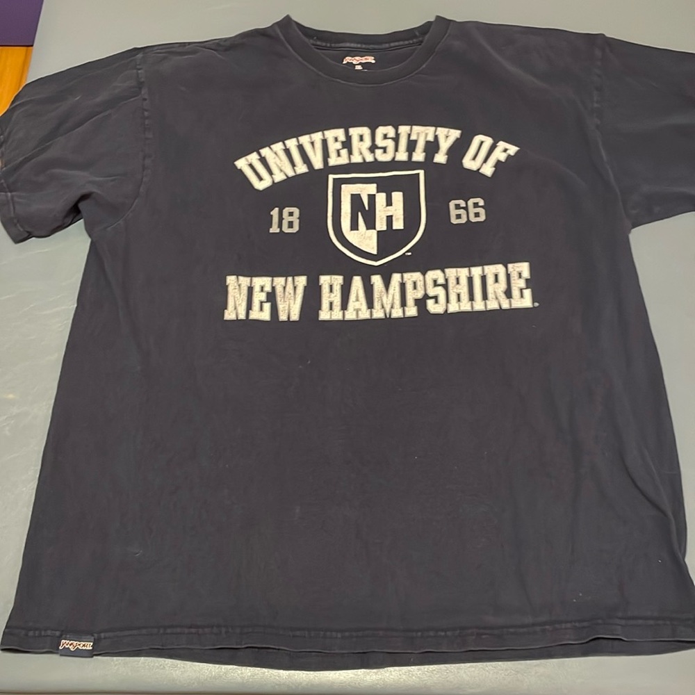 Men’s T-Shirt Navy & White Sz XL University of NH Jansport